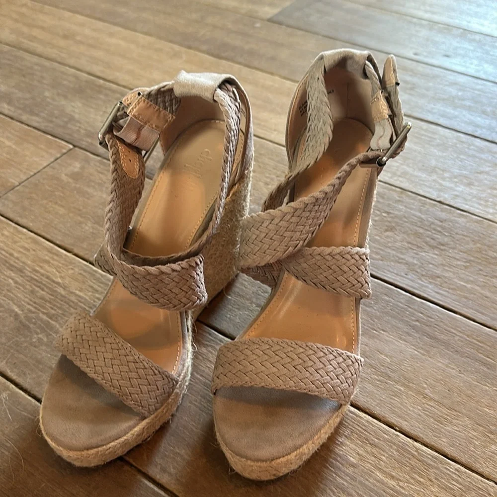 New Charlotte Russe Wedge heels women’s size 8
